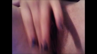 Турчанка раком мастурбирует, засовывая палец во влагалище